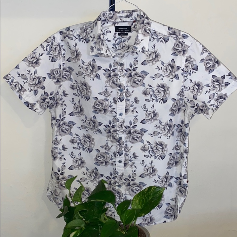 ✨Host Pick✨ Marshall’s white floral shirt